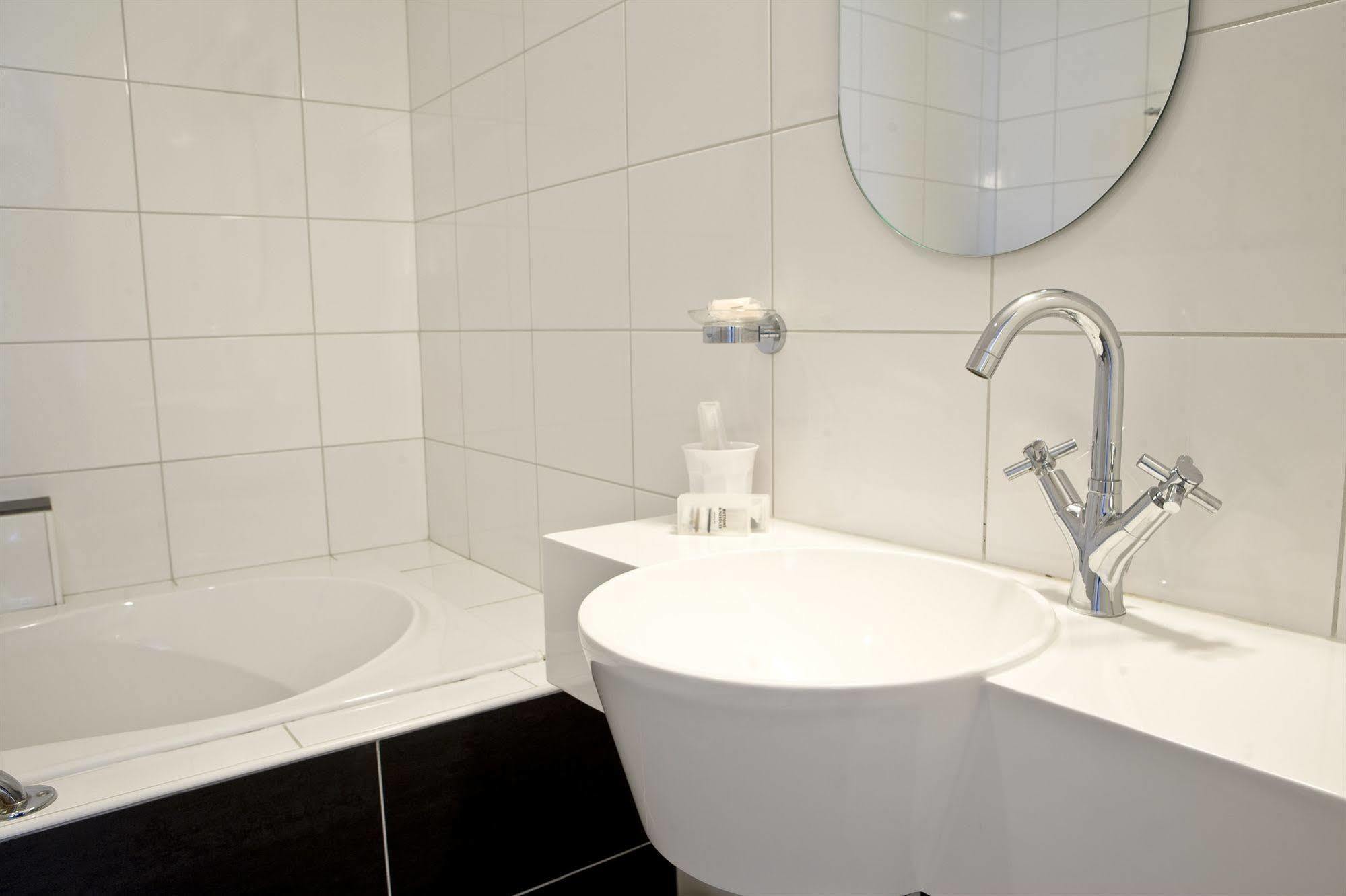 A Small Hotel Rotterdam Extérieur photo